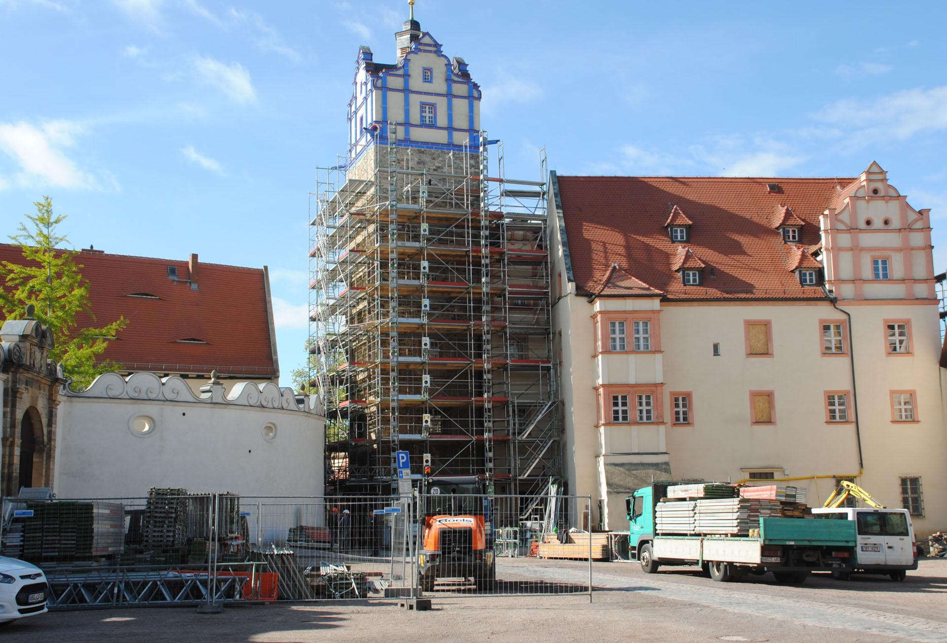 Bauforschung im Untergeschoss des Krummen Hauses