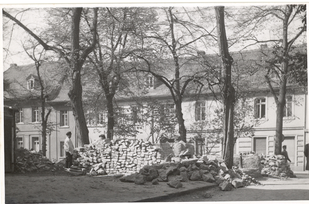 standort10_1945 Trümmerfrauen in Bernburg 02